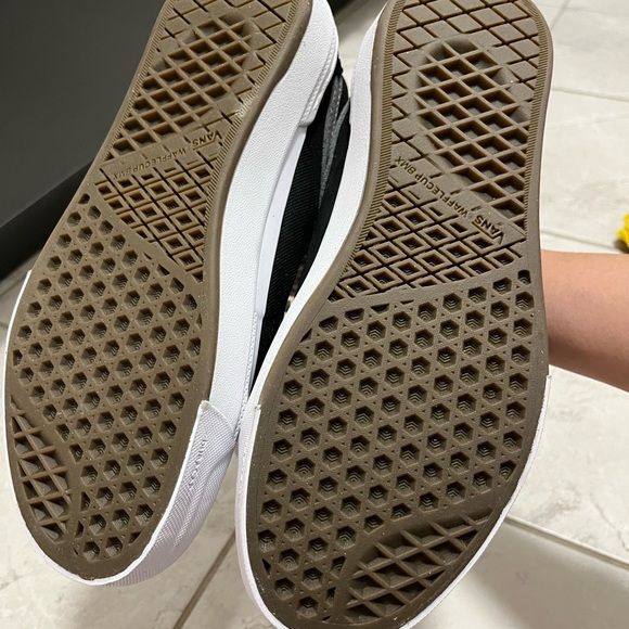 Brand new Vans old skool shoes - Picture 5 of 7